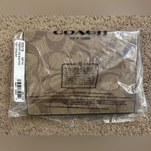 COACH Passport Case in Signature C Coated Canvas (COACH F93518) TAN/BLACK NEW